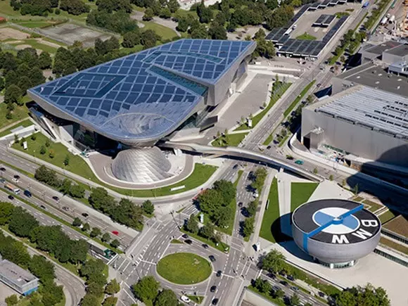 BMW world w Monachium zasilane modułami Solarwatt